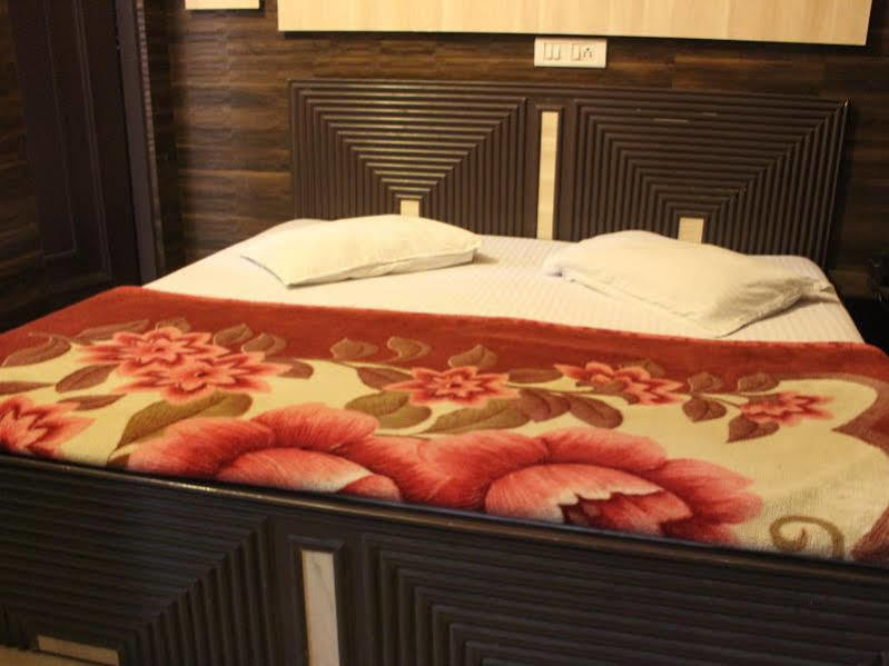 Hotel Fabexpress Royal Residency